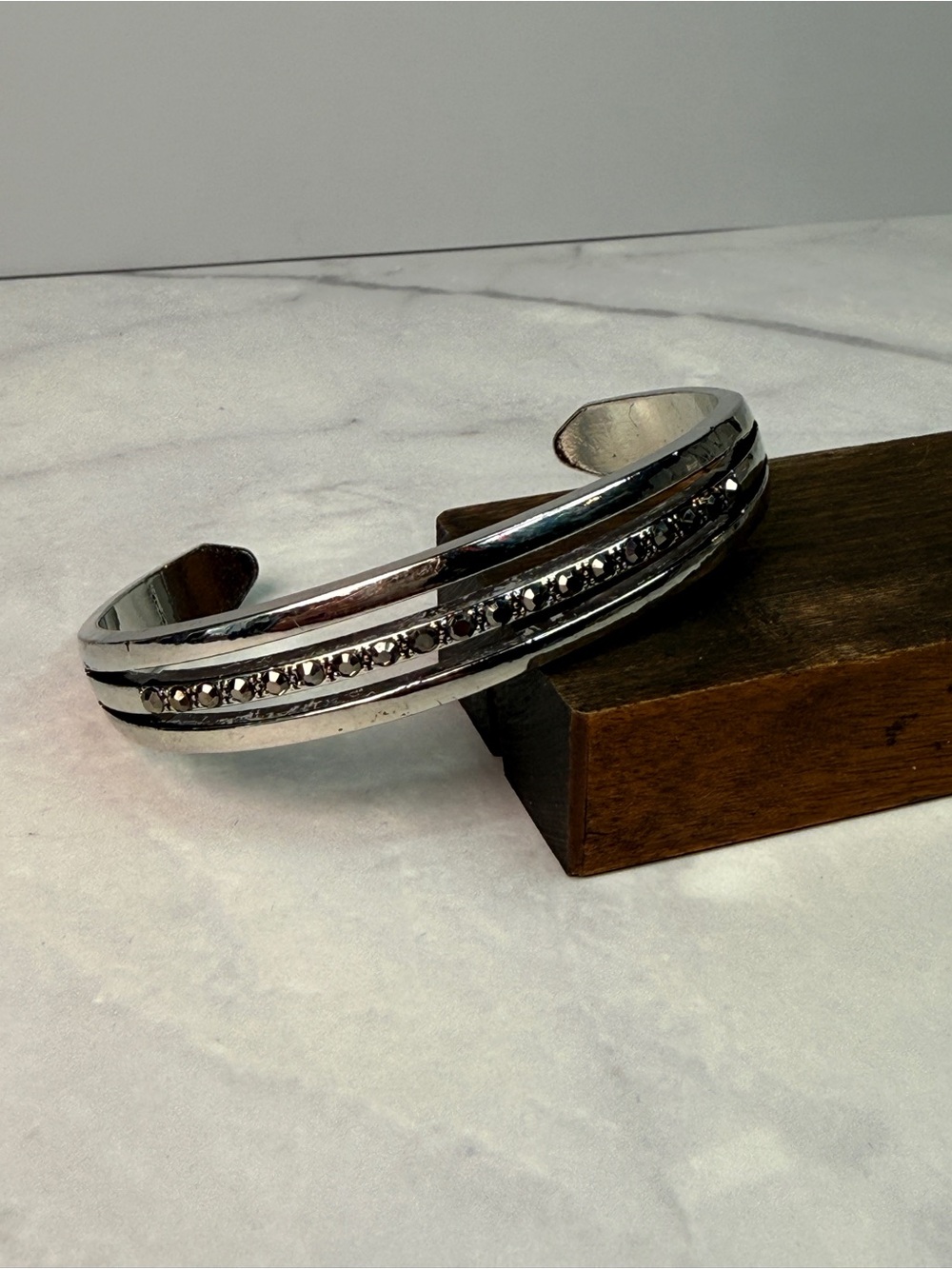 🚨3 for $15🚨 Silver-Tone Band Cuff Bracelet with Dark Stones